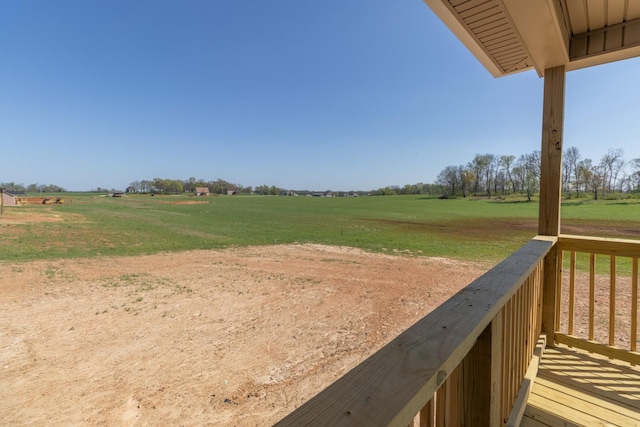 view of yard featuring a rural view