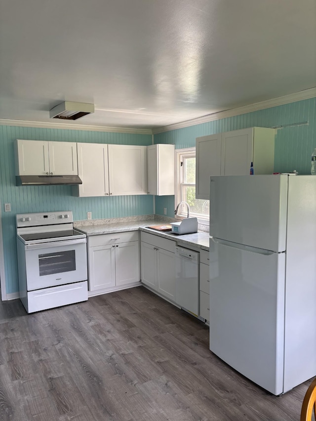 2996 Verona Caney Rd, Lewisburg, TN 37091 - kitchen with white appliances, a sink, light countertops, crown molding, and under cabinet range hood