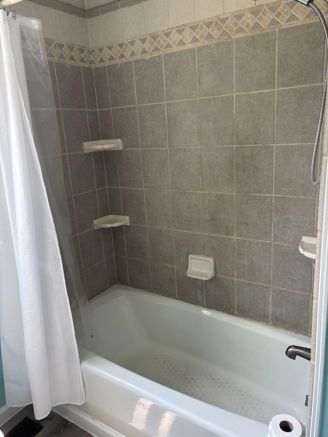 2996 Verona Caney Rd, Lewisburg, TN 37091 - bathroom with shower / tub combo with curtain