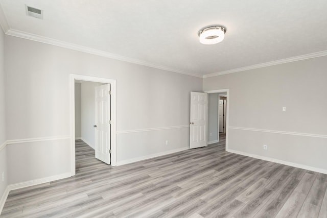 102 Highland Rdg, Hendersonville, TN 37075 - spare room featuring baseboards, ornamental molding, and light wood-type flooring