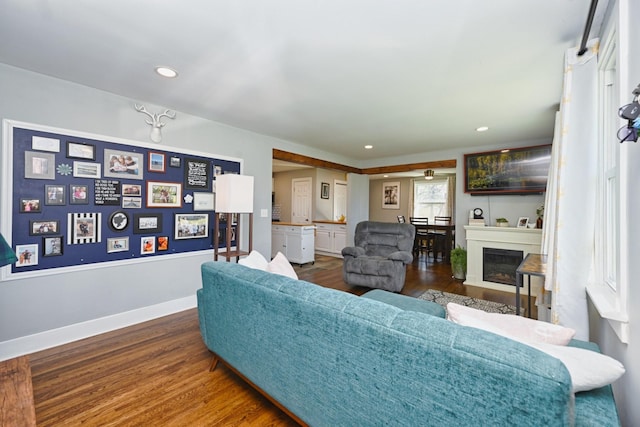 living room featuring recessed lighting, baseboards, and wood finished floors
