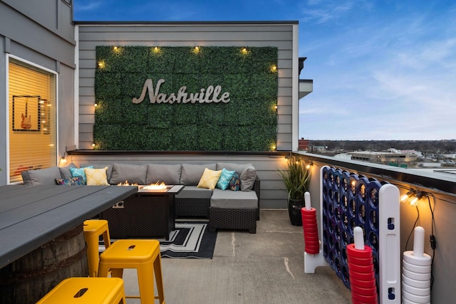 balcony with an outdoor living space with a fire pit