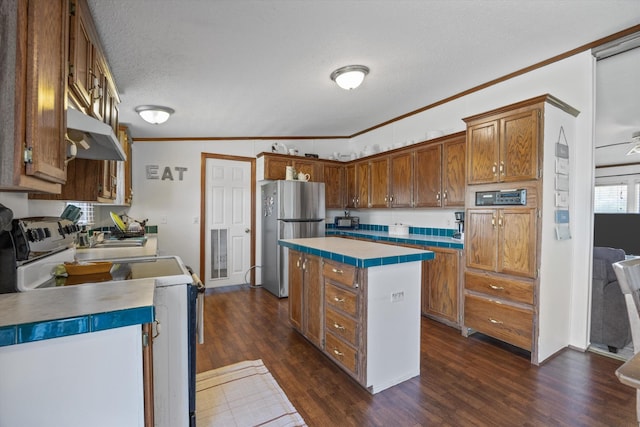 kitchen with crown molding, under cabinet range hood, white range with electric cooktop, dark wood-style floors, and freestanding refrigerator