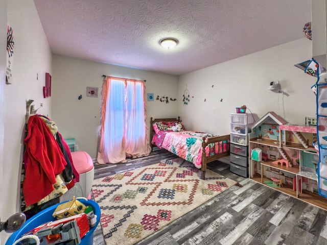 5113 Highland Lick Rd, Lewisburg, KY 42256 - bedroom with wood finished floors and a textured ceiling