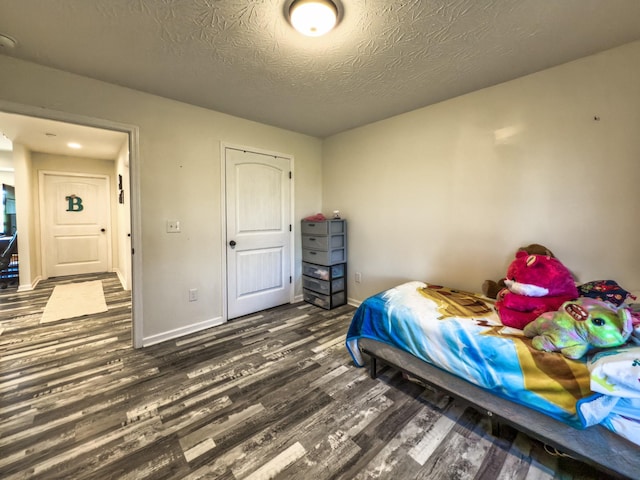 5113 Highland Lick Rd, Lewisburg, KY 42256 - bedroom featuring dark wood-type flooring, baseboards, and a textured ceiling