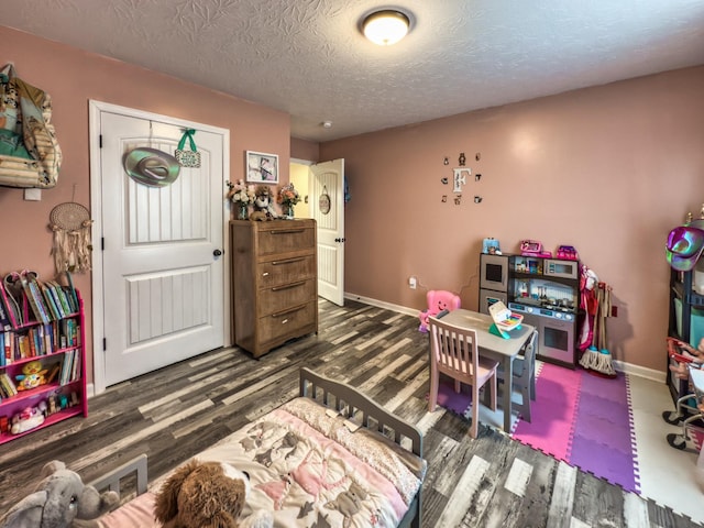 5113 Highland Lick Rd, Lewisburg, KY 42256 - recreation room with baseboards, a textured ceiling, and wood finished floors
