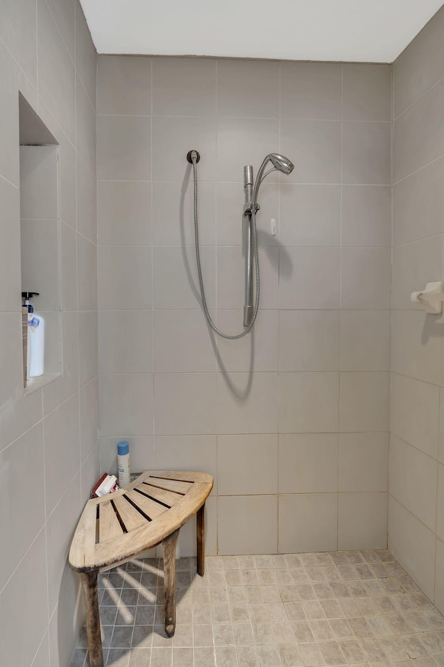 9395 Greenbriar Rd, Waverly, TN 37185 - bathroom with tiled shower
