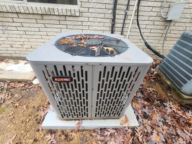 906 Edwards St, Madisonville, KY 42431 - exterior details featuring cooling unit