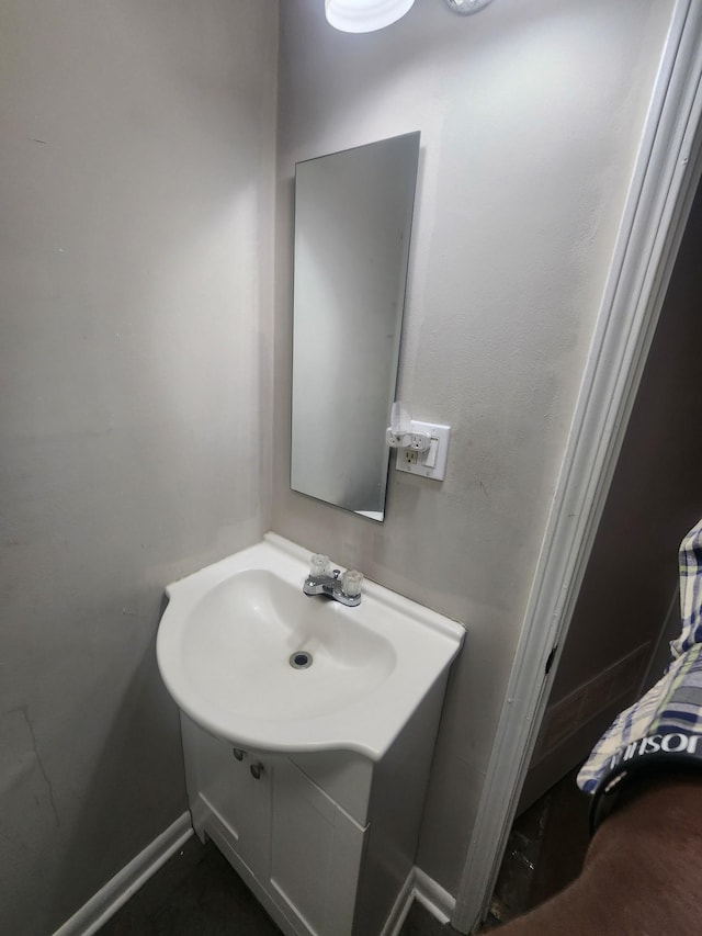 906 Edwards St, Madisonville, KY 42431 - bathroom with vanity and baseboards
