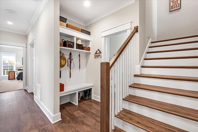 mudroom with dark wood-style floors, recessed lighting, visible vents, and baseboards