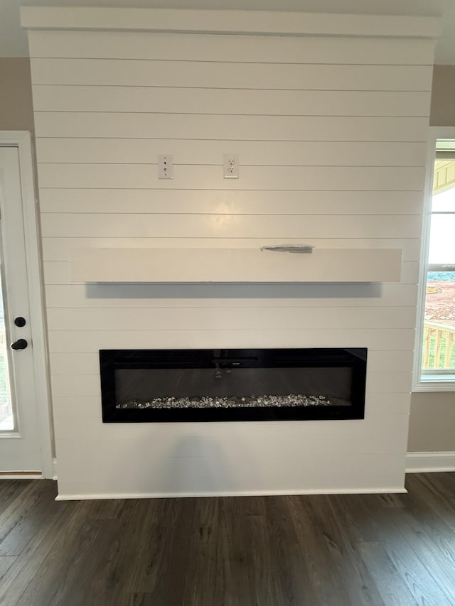 154 Cardinal Crk, Clarksville, TN 37040 - detailed view of a fireplace, wood finished floors, and baseboards