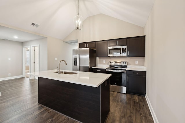 946 Tufnel Dr, Clarksville, TN 37040 - kitchen with visible vents, dark wood-style flooring, a sink, and stainless steel appliances