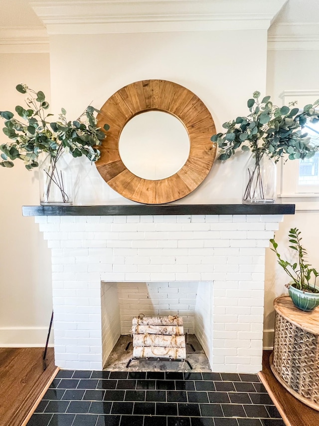 336 Chesterfield Ave, Nashville, TN 37212 - interior details featuring crown molding, baseboards, and a fireplace