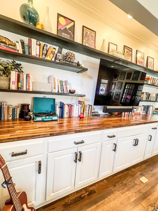 336 Chesterfield Ave, Nashville, TN 37212 - interior space featuring crown molding and wood finished floors
