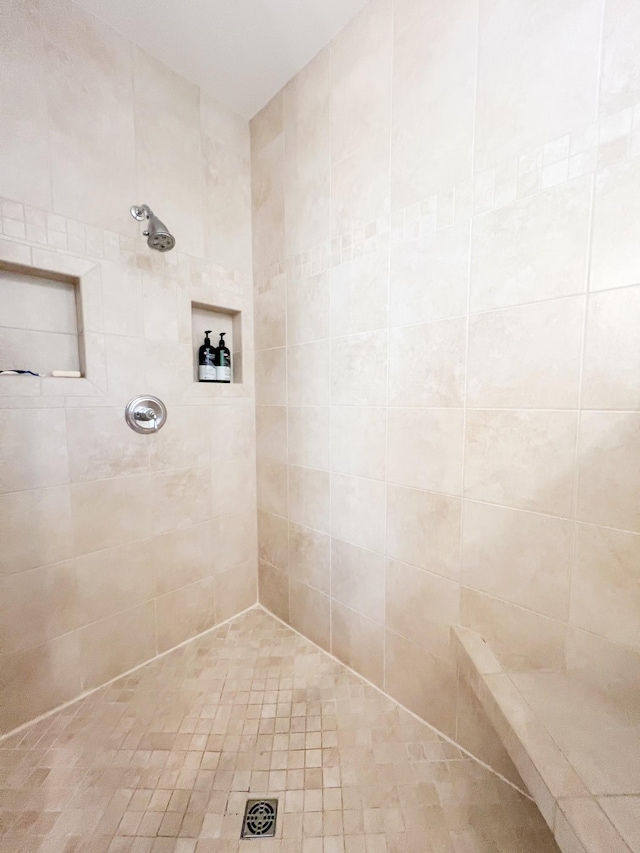 336 Chesterfield Ave, Nashville, TN 37212 - full bath with tiled shower