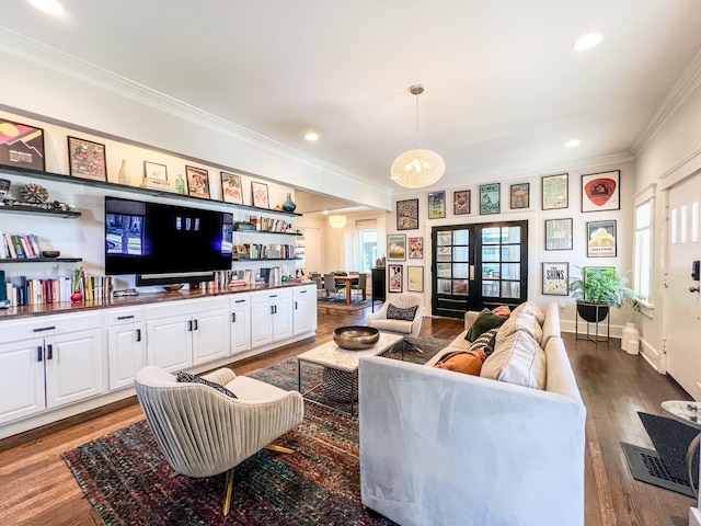336 Chesterfield Ave, Nashville, TN 37212 - living area featuring baseboards, ornamental molding, wood finished floors, and recessed lighting