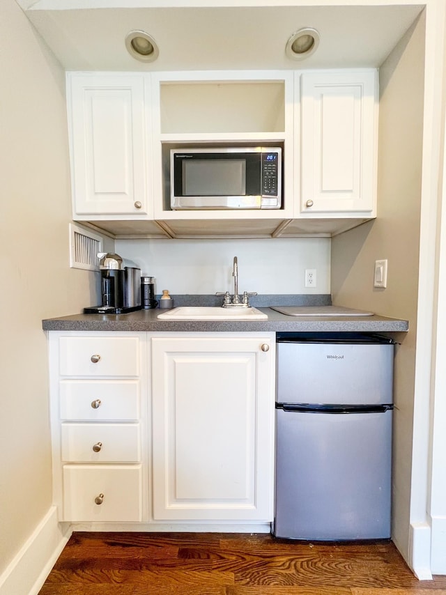 336 Chesterfield Ave, Nashville, TN 37212 - kitchen featuring white cabinetry, a sink, and stainless steel appliances
