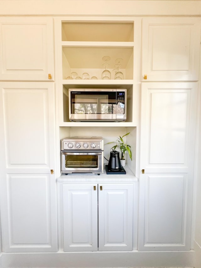 336 Chesterfield Ave, Nashville, TN 37212 - bar featuring built in features and stainless steel microwave