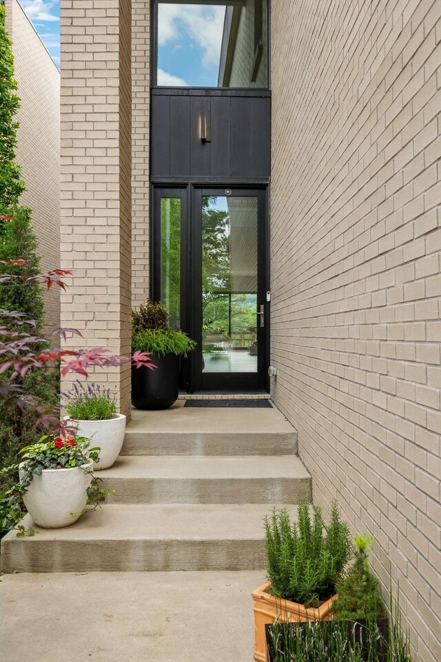 937 Glendale Ln, Nashville, TN 37204 - property entrance with brick siding