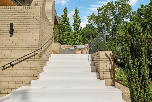 937 Glendale Ln, Nashville, TN 37204 - view of staircase