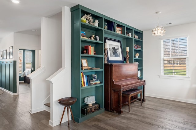 576 Nottingham Ave, Hendersonville, TN 37075 - sitting room with baseboards, a healthy amount of sunlight, a chandelier, and wood finished floors