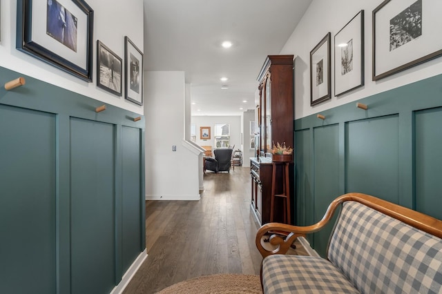 576 Nottingham Ave, Hendersonville, TN 37075 - hall featuring dark wood-style flooring, a decorative wall, and recessed lighting