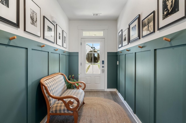 576 Nottingham Ave, Hendersonville, TN 37075 - interior space with a decorative wall, a wainscoted wall, wood finished floors, and visible vents