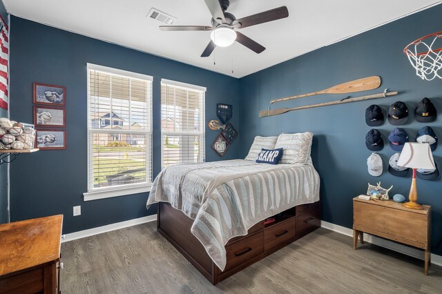 576 Nottingham Ave, Hendersonville, TN 37075 - bedroom with baseboards, visible vents, wood finished floors, and a ceiling fan