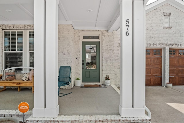 576 Nottingham Ave, Hendersonville, TN 37075 - doorway to property featuring a garage and a porch