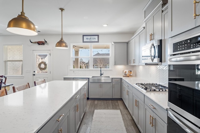 576 Nottingham Ave, Hendersonville, TN 37075 - kitchen featuring gray cabinets, a sink, appliances with stainless steel finishes, and a wealth of natural light