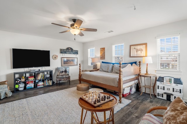 576 Nottingham Ave, Hendersonville, TN 37075 - bedroom with baseboards, visible vents, and wood finished floors