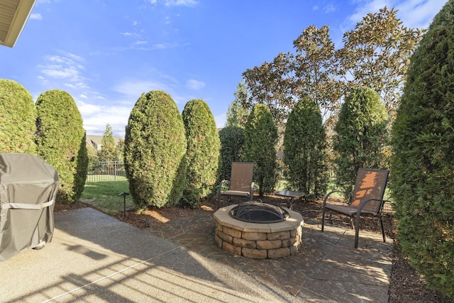 1019 Club View Dr, Gallatin, TN 37066 - view of patio with a fire pit and fence