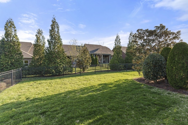 1019 Club View Dr, Gallatin, TN 37066 - view of yard featuring a fenced backyard