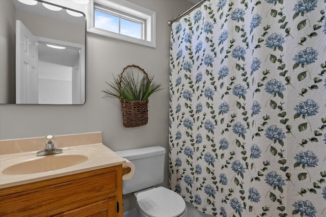 650 Wall Rd, Cunningham, TN 37052 - bathroom featuring a shower with curtain, toilet, and vanity
