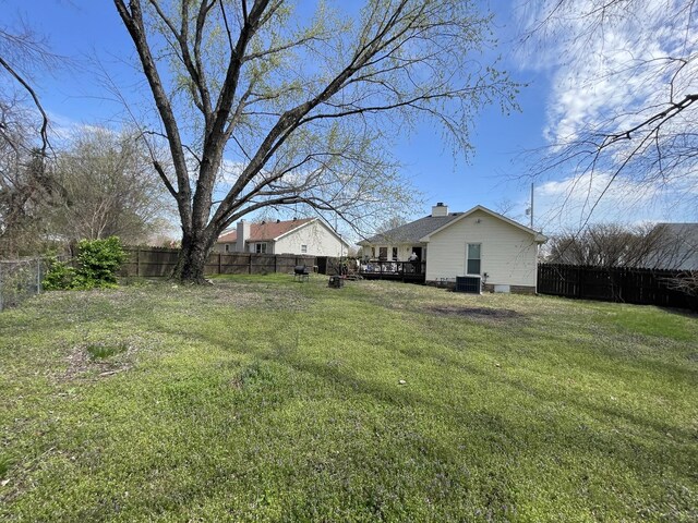 1222 Marla Dr, Clarksville, TN 37042 - view of yard featuring central air condition unit and a deck