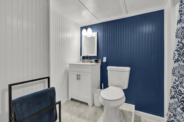 full bath with baseboards, toilet, and vanity