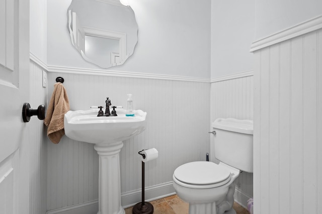 bathroom featuring toilet