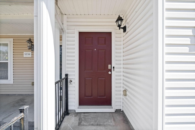doorway to property featuring covered porch