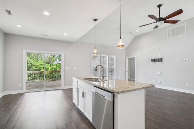 kitchen with dishwasher, a sink, dark wood-type flooring, a kitchen island with sink, and a ceiling fan