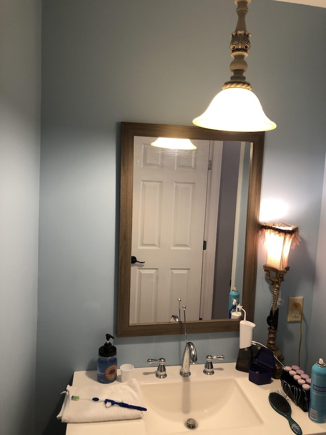bathroom featuring a sink