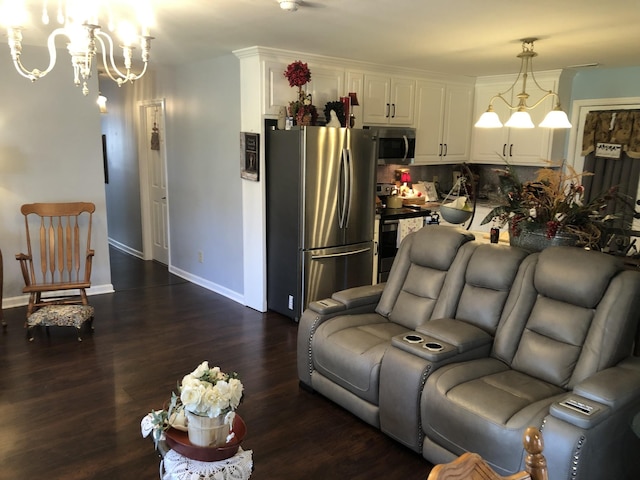 living room with an inviting chandelier, dark wood-style floors, and baseboards