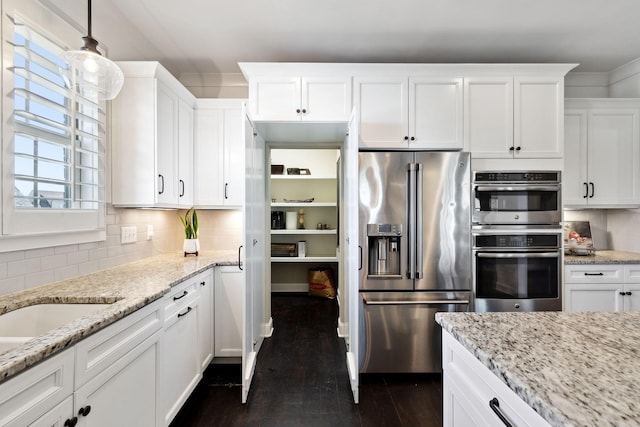 4376 Pretoria Run, Murfreesboro, TN 37128 - kitchen featuring crown molding, tasteful backsplash, appliances with stainless steel finishes, white cabinets, and dark wood-style flooring