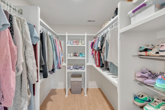 1237 Temple Ridge Dr, Nashville, TN 37221 - walk in closet featuring visible vents and light wood-style flooring