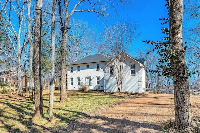 1237 Temple Ridge Dr, Nashville, TN 37221 - view of front of house with a front lawn
