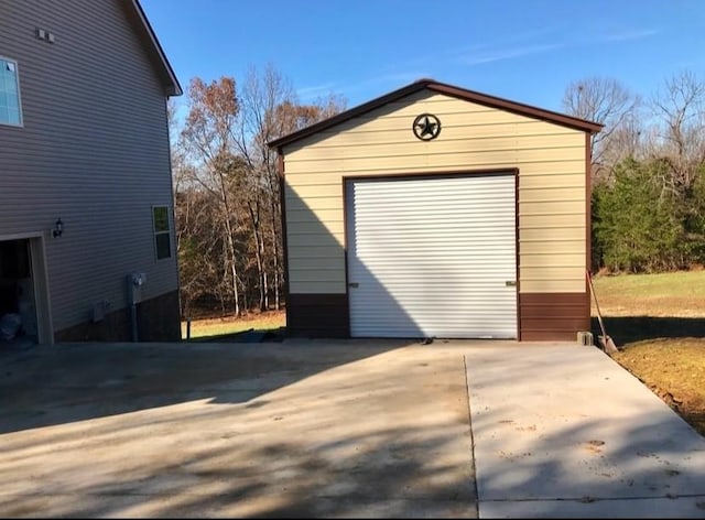 view of detached garage