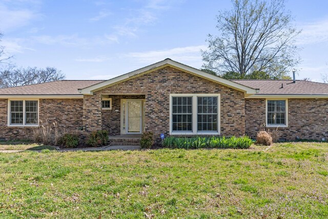 518 Wilson Pike, Brentwood, TN 37027 - single story home featuring roof with shingles, a front yard, and brick siding