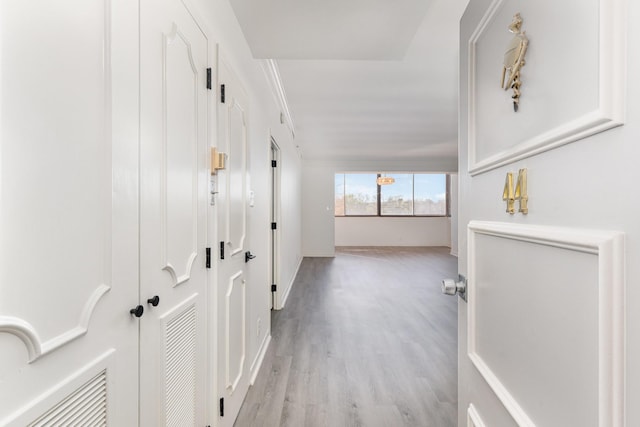 105 Leake Ave Unit 44, Nashville, TN 37205 - corridor featuring baseboards and light wood-type flooring