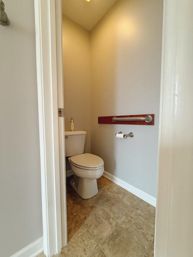 996 Iron Hill Rd, Burns, TN 37029 - bathroom with baseboards and toilet