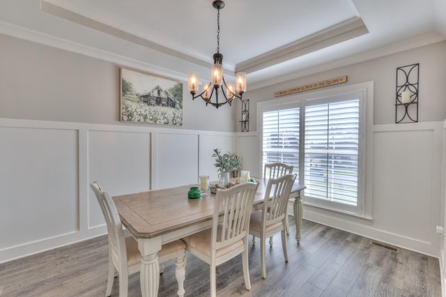 127 Waters Hill Cir, Lebanon, TN 37087 - dining space featuring a decorative wall, visible vents, wood finished floors, a raised ceiling, and an inviting chandelier