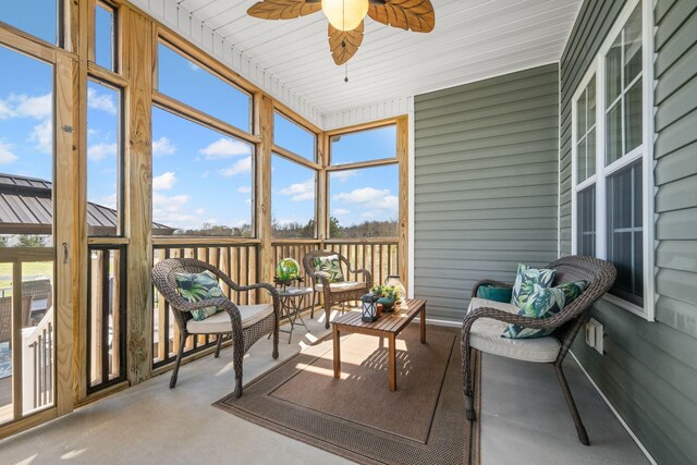 sunroom with outdoor lounge area, plenty of natural light, and ceiling fan